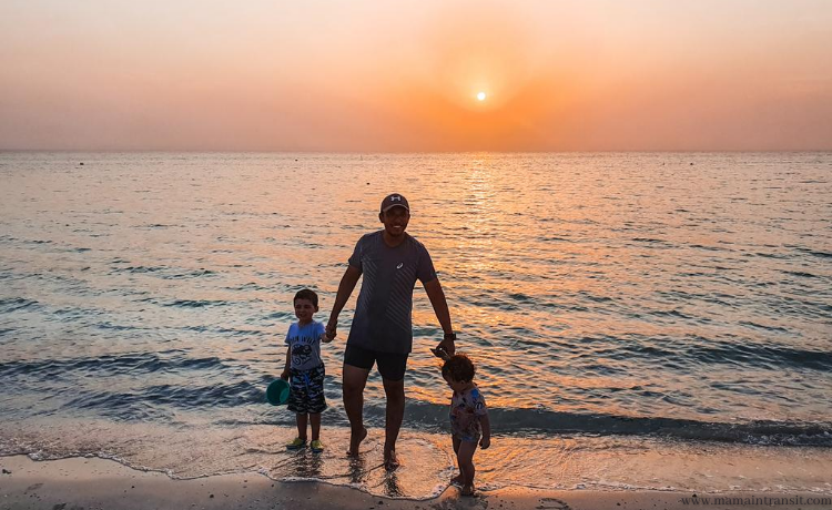 Beaches in Qatar, PART 1. Organizing family beach trips with small kids.